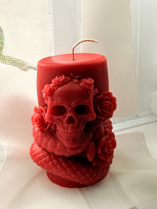 Gothic Candle “Golden Skull”