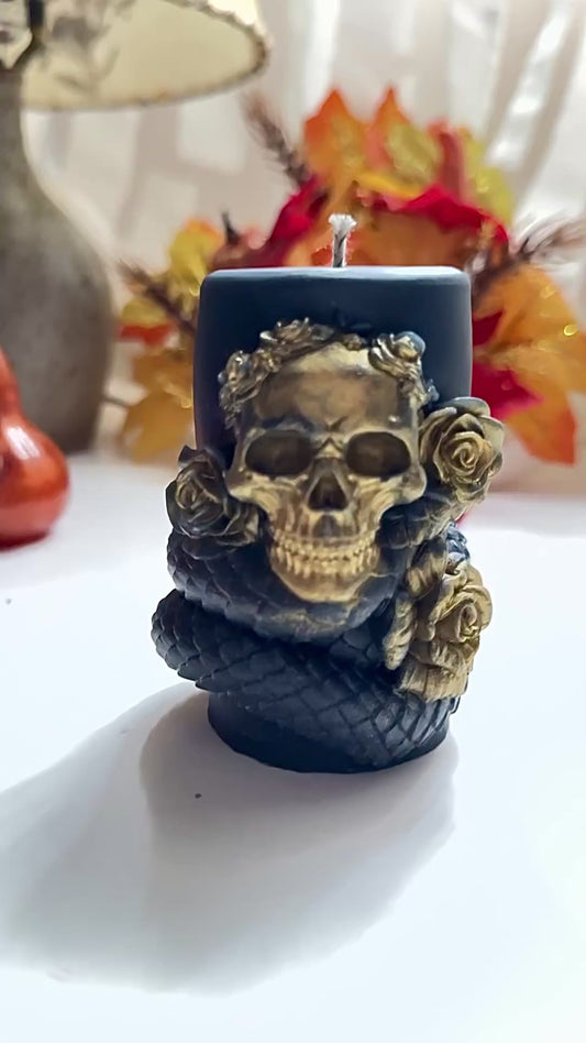 Gothic Candle “Golden Skull”